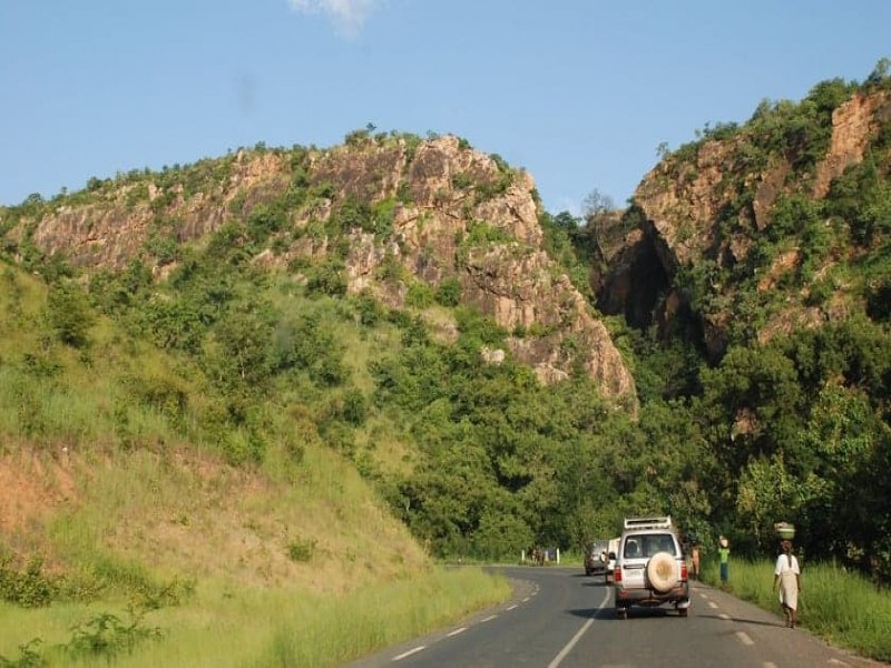 Acidente de nibus com 15 missionrios da JOCUM deixa um morto e trs feridos, na frica